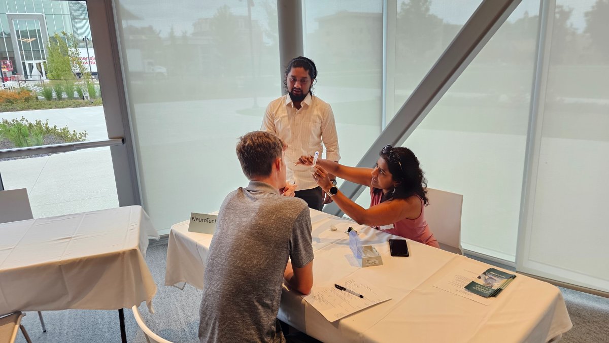 Miner Founder Match - Founder and students talking